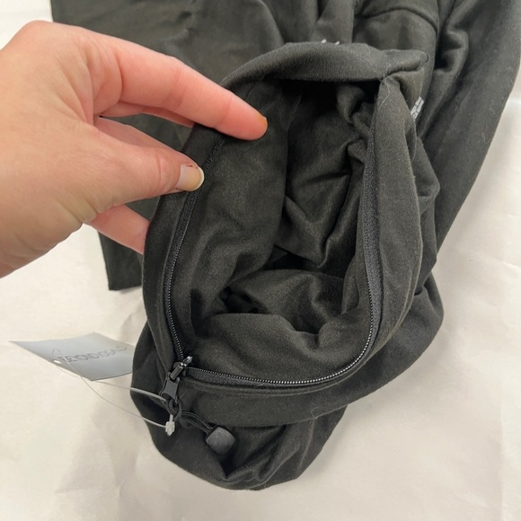 BEYOND YOGA NWT Black Pocket Infinity Soft Scarf - Picture 6 of 8